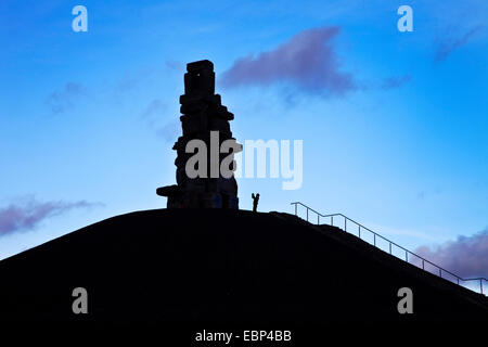 Les gens sur les tas de Rheinelbe bloqué en prenant des photos de Himmelstreppe, stairway to heaven, l'Allemagne, en Rhénanie du Nord-Westphalie, région de la Ruhr, Bochum Banque D'Images