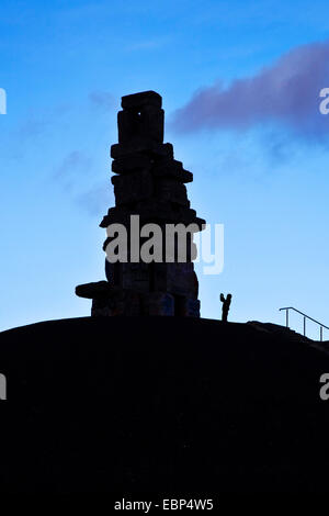 Les gens sur les tas de Rheinelbe bloqué en prenant des photos de Himmelstreppe, stairway to heaven, l'Allemagne, en Rhénanie du Nord-Westphalie, région de la Ruhr, Bochum Banque D'Images