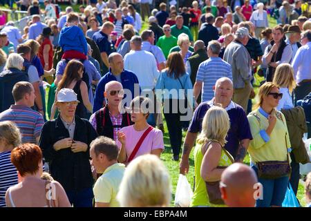 La foule à Lowther Show, Lowther Estate, Lowther, Penrith, Cumbria UK. Banque D'Images