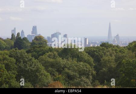 Vue sur Ville de London skyline de Hampstead Heath Banque D'Images