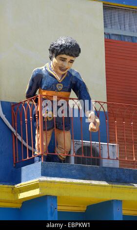 Statue de Diego Maradona dans la rue Caminito colorés sur la Boca à Buenos Aires, Argentine Banque D'Images