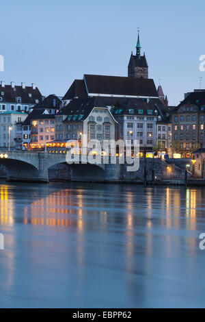 Mittlere Rheinbrucke Bridge et Martinskirche Church, Grand-Bâle, Bâle, dans le Canton de Bâle-Ville, Suisse, Europe Banque D'Images