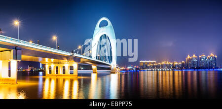 Panorama de Guangzhou dans journée, Zhujiang New Town Banque D'Images