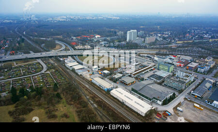 Vue aérienne jusqu'à l'intersection d'autoroute A8 Munich-Nuremberg / Frankfurter Ring (Tatzelwurm), 1.3.2014, l'Allemagne, Bavaria, Munich Banque D'Images