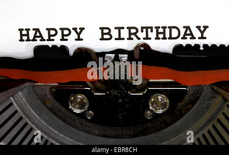 Types de machines à écrire JOYEUX ANNIVERSAIRE Closeup Banque D'Images