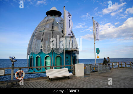 Plongée sous-marine en gondole à un débarcadère, Germany, Mecklenburg-Western Pomerania, Ruegen, Sellin Banque D'Images