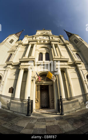 Vue fisheye de la façade de cathédrale de Saint-Louis dans le quartier français de la Nouvelle Orléans LA USA Banque D'Images