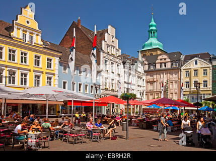 Sideway cafés sur place du marché de la vieille ville, l'Allemagne, en Rhénanie du Nord-Westphalie, Ruhr, Recklinghausen Banque D'Images