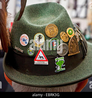 Hat avec des autocollants à la foire avec des matches de Tir Weinsberg, Allemagne, Rhénanie du Nord-Westphalie, Rhénanie-Palatinat, Balve Banque D'Images