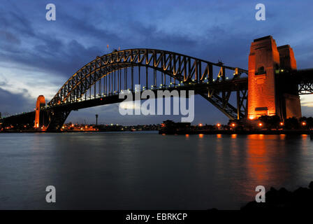 Sydney Harbour Bridge dans la lumière du soir, de l'Australie, New South Wales, Sydney Banque D'Images