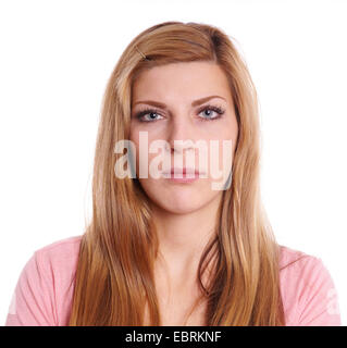 Jeune femme avec expression neutre headshot Banque D'Images