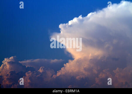 Avec les Cumulonimbus incus, Allemagne Banque D'Images