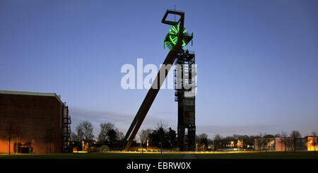 Cadre de fosse ancienne mine de charbon à Recklinghausen II dans la lumière du soir, l'Allemagne, en Rhénanie du Nord-Westphalie, Ruhr, Recklinghausen Banque D'Images