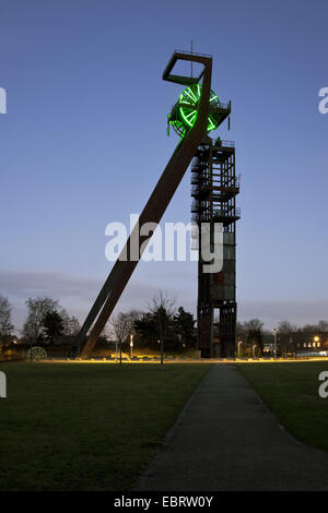 Cadre de fosse ancienne mine de charbon à Recklinghausen II dans la lumière du soir, l'Allemagne, en Rhénanie du Nord-Westphalie, Ruhr, Recklinghausen Banque D'Images