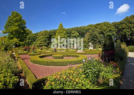 Jardin à la française du château d'Anholt, Allemagne, Rhénanie du Nord-Westphalie, région de Münster, Isselburg-Anholt Banque D'Images