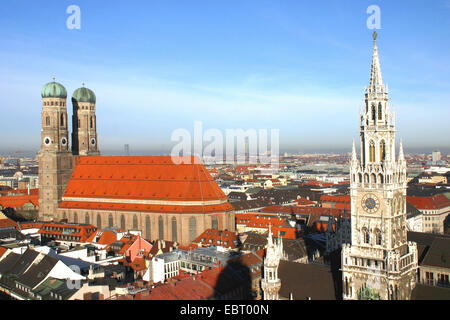 Panorama de la vieille ville, l'église Frauenkirche et la nouvelle Mairie, Germany, Bavaria, Munich Banque D'Images