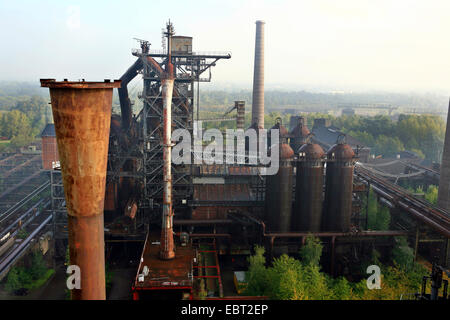 Ancienne aciérie au Landschaftspark Duisburg-Nord, Allemagne, Rhénanie du Nord-Westphalie, région de la Ruhr, Duisburg Banque D'Images