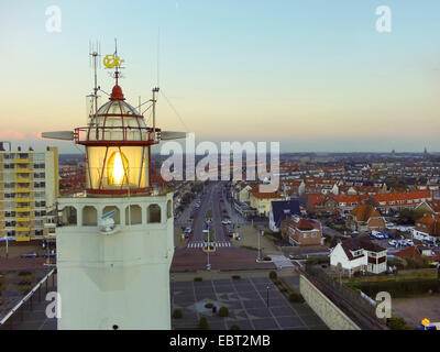 Vue aérienne de la partie supérieure de la plage de Noordwijk en lumière du soir, Pays-Bas, Hollande-du-Sud, Noordwijk Banque D'Images