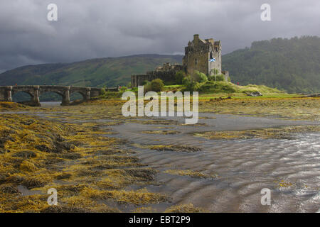 Le Château d'Eilean Donan près de Dornie, Royaume-Uni, Ecosse Banque D'Images