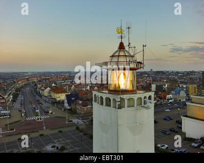 Vue aérienne de la partie supérieure de la plage de Noordwijk en lumière du soir, Pays-Bas, Hollande-du-Sud, Noordwijk Banque D'Images