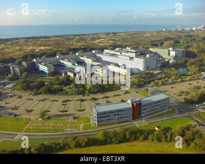 Vue aérienne de l'European Space Research and Technology Centre, côte de la mer du Nord et Coepelduynen en arrière-plan, Noordwijk aan Zee, Pays-Bas Banque D'Images