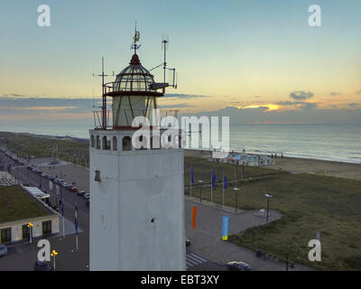 Vue aérienne de la partie supérieure de la plage de Noordwijk en soirée, Noordwijk aan Zee, Pays-Bas Banque D'Images