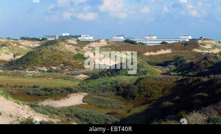 Coepelduynen dunes d'herbe sur la côte de la mer du Nord, Centre européen de recherche et de technologies spatiales en arrière-plan, Pays-Bas, Hollande-du-Sud, Noordwijk aan Zee Banque D'Images