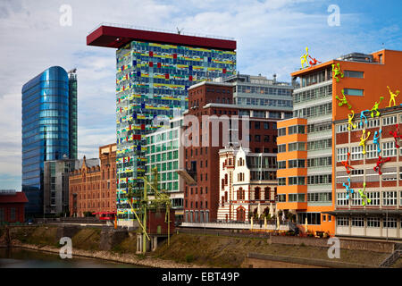 Différentes façades de bâtiments de bureaux dans le port des médias, de l'Allemagne, en Rhénanie du Nord-Westphalie, Duesseldorf Banque D'Images