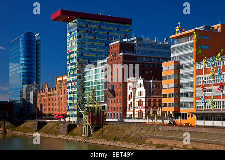 Différentes façades de bâtiments de bureaux dans le port des médias, de l'Allemagne, en Rhénanie du Nord-Westphalie, Duesseldorf Banque D'Images