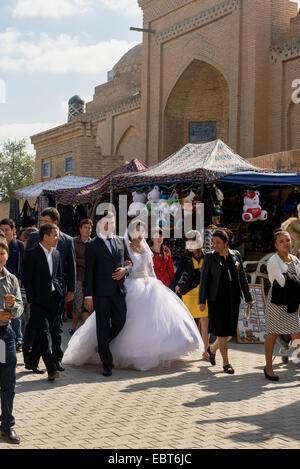 Fête de mariage dans la ville hitoric Ichan Qala, Chiwa, l'Ouzbékistan, en Asie Banque D'Images