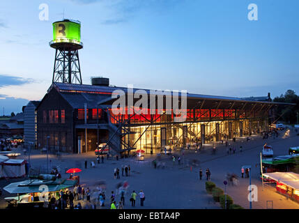 Logo de Ruhr Trienale sur la tour de l'eau Jahrhunderthalle Bochum, Allemagne, Rhénanie du Nord-Westphalie, région de la Ruhr, Bochum Banque D'Images