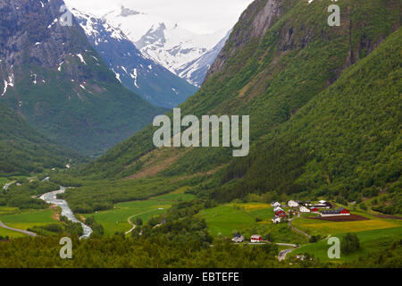 Au village de montagne, de la Norvège, de Skare Banque D'Images