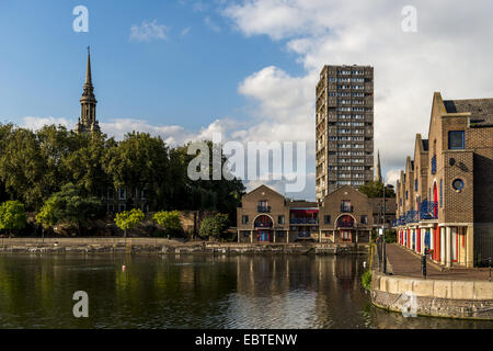 Shadwell Basin faisait partie de docks de Londres à Wapping. C'est aujourd'hui un développement résidentiel. Banque D'Images