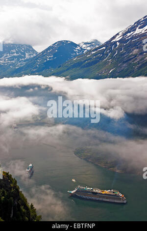 Geirangerfjord et des navires de croisière, la Norvège Banque D'Images