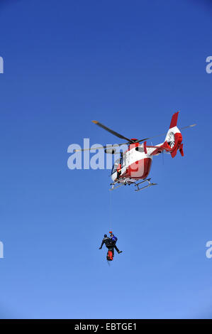 Air Ambulance avec un hélicoptère de sauvetage, France, Savoie, Courchevel Banque D'Images
