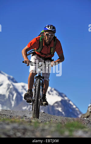 Du vélo de montagne dans les Alpes, France, Savoie Banque D'Images