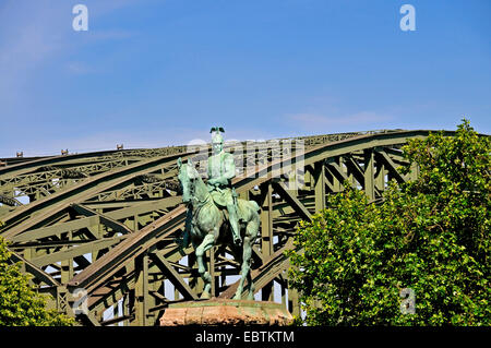 La sculpture équestre de Guillaume II, Empereur allemand sur Hohenzollernbruecke pont, Allemagne, Berlin, Cologne Banque D'Images