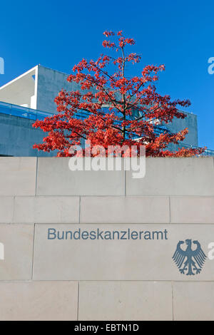 Bundeskanzleramt' et 'L'aigle fédéral à la chancellerie allemande, mur de Berlin, Allemagne Banque D'Images