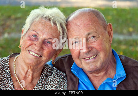 Portrait d'un couple de personnes âgées dans l'amour Banque D'Images