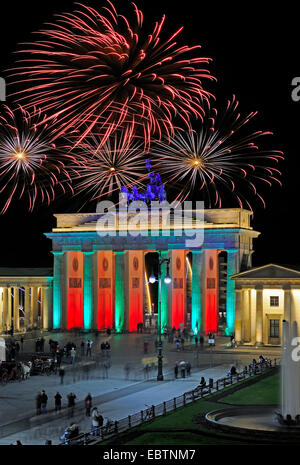 D'artifice à la porte de Brandebourg à la Pariser Platz, Berlin, Allemagne Banque D'Images