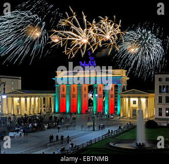 D'artifice à la porte de Brandebourg à la Pariser Platz, Berlin, Allemagne Banque D'Images