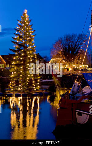 Arbre de Noël dans la piscine, port, Basse-Saxe, Allemagne Berlin Banque D'Images