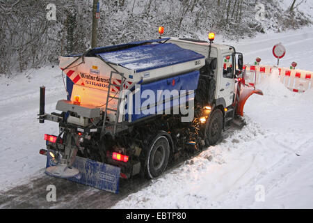 Chasse-neige frayer la voie, l'Allemagne, Rhénanie du Nord-Westphalie Banque D'Images