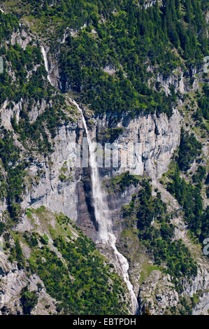 Cascade dans le massif de Jungfrau, Suisse, Oberland Bernois, Muerren Banque D'Images