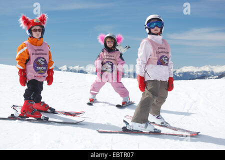 Trois enfants le ski, l'Autriche, Roma Banque D'Images