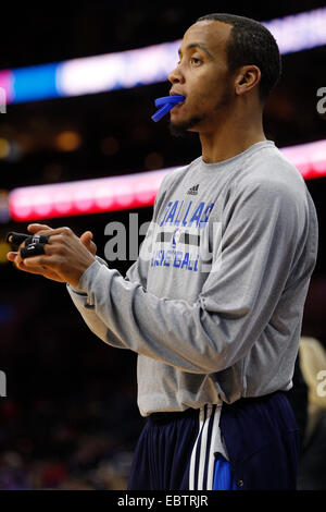 29 novembre 2014 : Dallas Mavericks guard Monta Ellis (11) se prépare au cours de la NBA match entre les Dallas Mavericks et les Philadelphia 76ers au Wells Fargo Center de Philadelphie, Pennsylvanie. Les Mavericks de Dallas a gagné 110-103. Banque D'Images