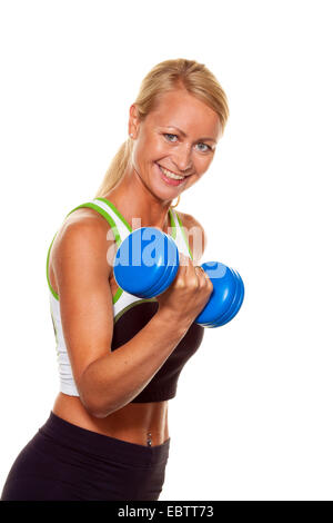 Jeune femme avec formation dumbell Banque D'Images