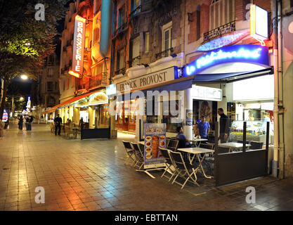 Les établissements de restauration rapide en centre-ville de nuit, France, Champagne-Ardenne, Reims Banque D'Images