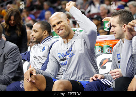 29 novembre 2014 : Dallas Mavericks en avant Richard Jefferson (24) réagit au cours de la NBA match entre les Dallas Mavericks et les Philadelphia 76ers au Wells Fargo Center de Philadelphie, Pennsylvanie. Les Mavericks de Dallas a gagné 110-103. Banque D'Images