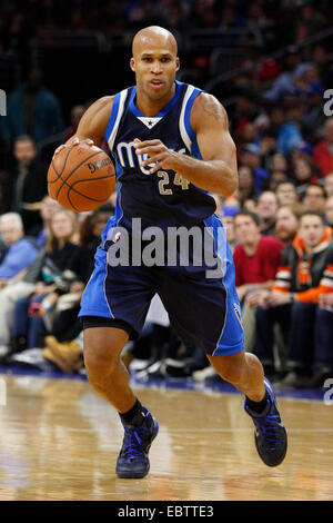 29 novembre 2014 : Dallas Mavericks en avant Richard Jefferson (24) en action au cours de la NBA match entre les Dallas Mavericks et les Philadelphia 76ers au Wells Fargo Center de Philadelphie, Pennsylvanie. Les Mavericks de Dallas a gagné 110-103. Banque D'Images